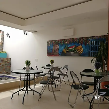 Fantastic House 4*